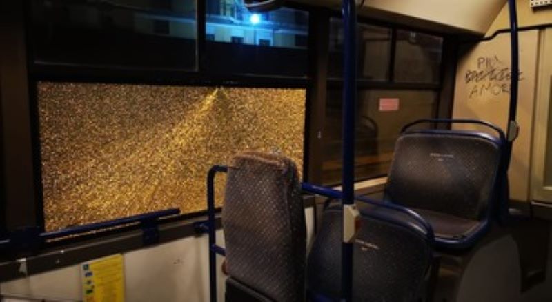 Monterusciello, sassaiola contro un bus: vetri rotti e autista illeso