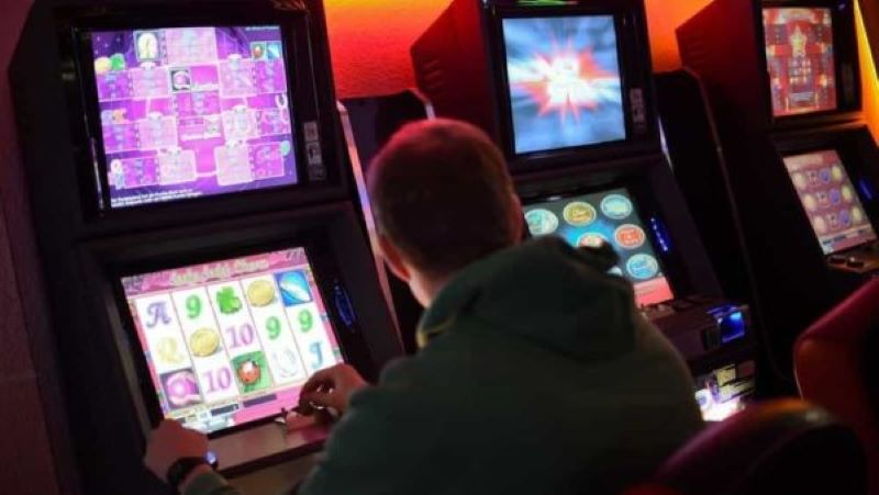 Regione Campania, ecco la legge sul gioco d’azzardo: distanziometro di 250 metri