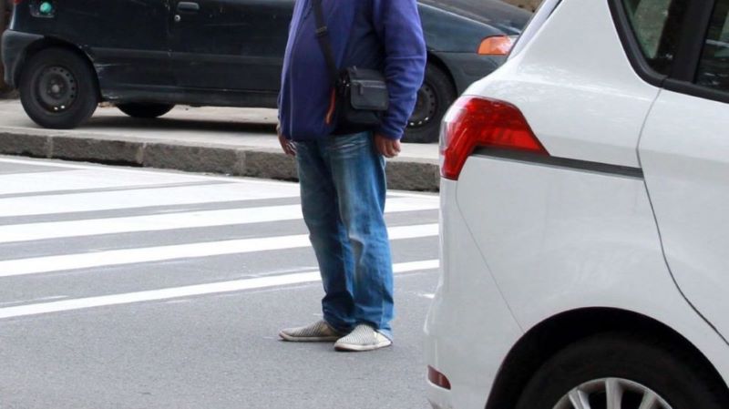 Parcheggiatore abusivo arrestato a Napoli per estorsione