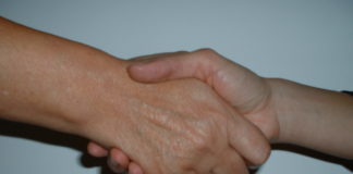 Coronavirus, la Curia di Napoli invita ad astenersi dal segno di pace