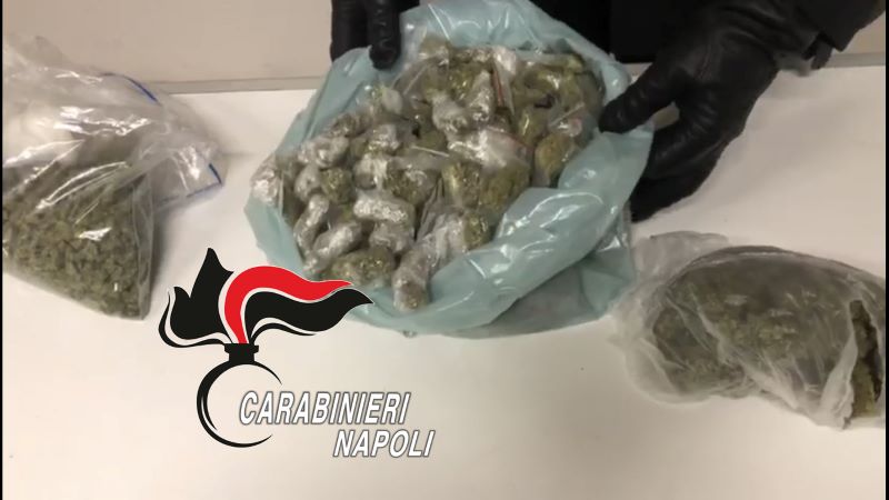 Napoli e Pozzuoli, controlli a tappeto dei Carabinieri: arresti e sequestri di pistole e droga