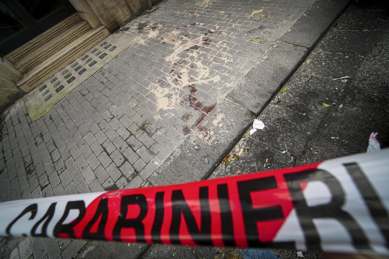 Rapinatore 16enne ucciso a Napoli, il carabiniere: 