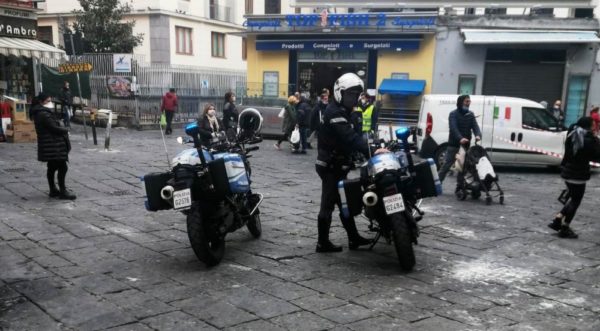 Napoli, Pignasecca: controlli e denunce della Polizia di Stato