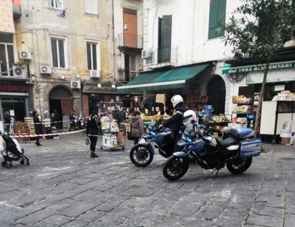 Napoli, Pignasecca: controlli e denunce della Polizia di Stato