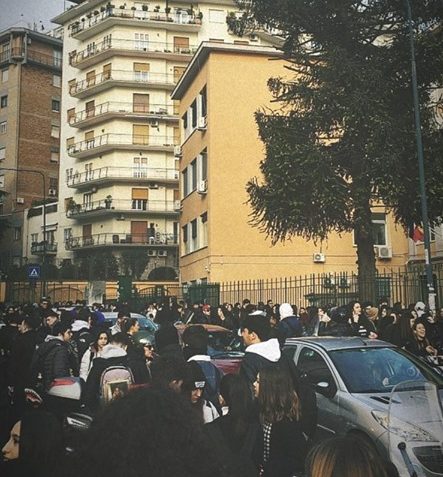 Protesta all'Istituto Pagano di Napoli: "La pulizia in questa scuola è inesistente"