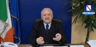 Scontri e proteste a Napoli. De Luca: "Avanti con la nostra linea di rigore"