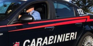 Terzigno, gli chiedono soldi e incendiano scaffali del suo negozio: due arresti