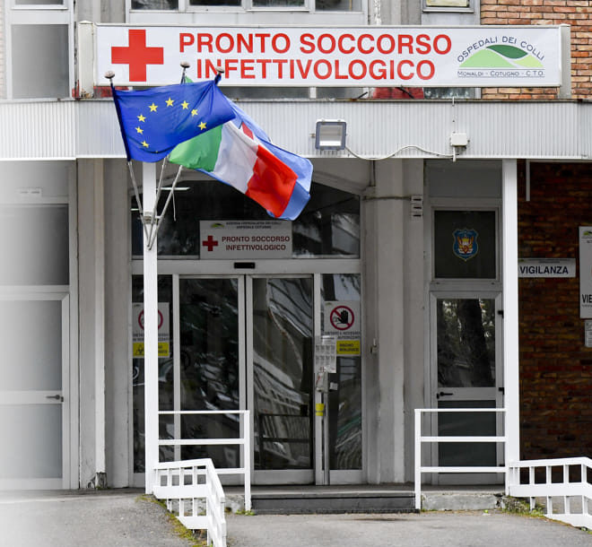 Coronavirus, funziona il farmaco sperimentato a Napoli: “Estenderlo a 250 malati”