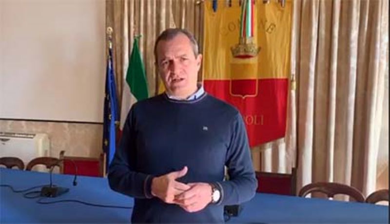 Coronavirus a Napoli: il sindaco de Magistris chiede più controlli per i supermercati