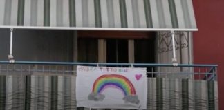 Coronavirus, Napoli risponde alla paura con un flashmob musicale