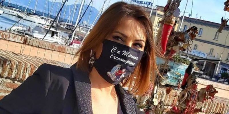 Coronavirus tra sacro e profano: a Napoli spunta una mascherina “divina”