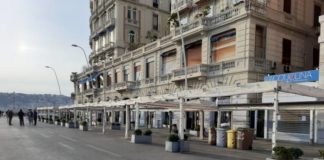 Coronavirus, il primo giorno di una Napoli più vuota