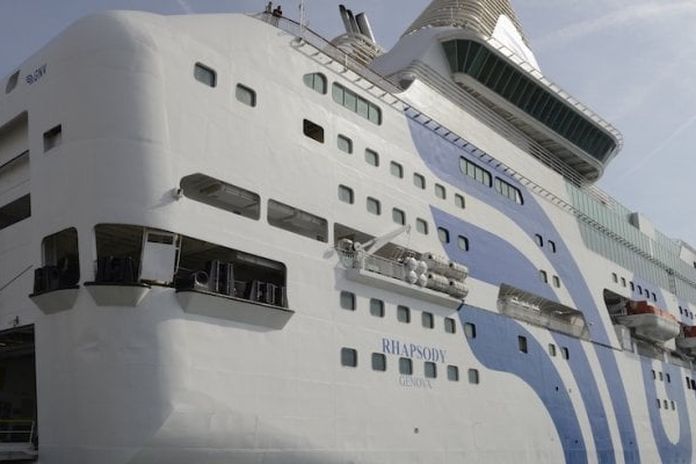 Coronavirus, nave con 125 passeggeri in quarantena nel porto di Napoli