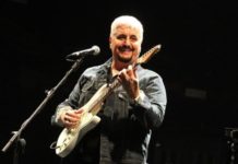 Pino Daniele, sold out l’11esima edizione del memorial “Je sto vicino a te” Pino Daniele, sold out l'11esima edizione del memorial "Je sto vicino a te"