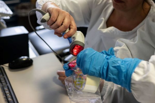 Coronavirus, verso la sperimentazione il farmaco anti artrite usato a Napoli