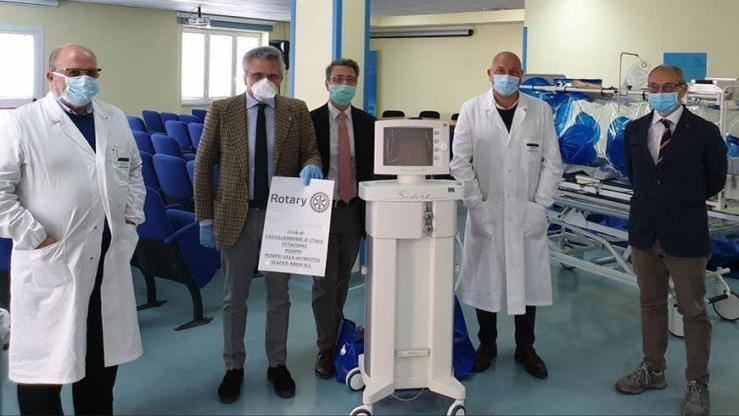 Rotary Club Pompei: Donati un ventilatore per la terapia intensiva e pacchi alimentari