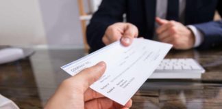 Carinaro, imprenditore non incassa gli assegni e salva i clienti