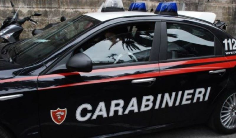 Pomigliano d’Arco: In due si schiantano contro un palo per seminare i carabinieri