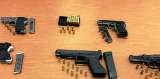 Scampia, arrestate cinque persone armate in un appartamento: I NOMI