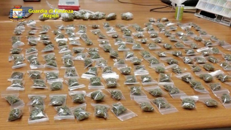 Spaccio di droga tramite corrieri postali: sequestrati 2 kg di hashish e marijuana