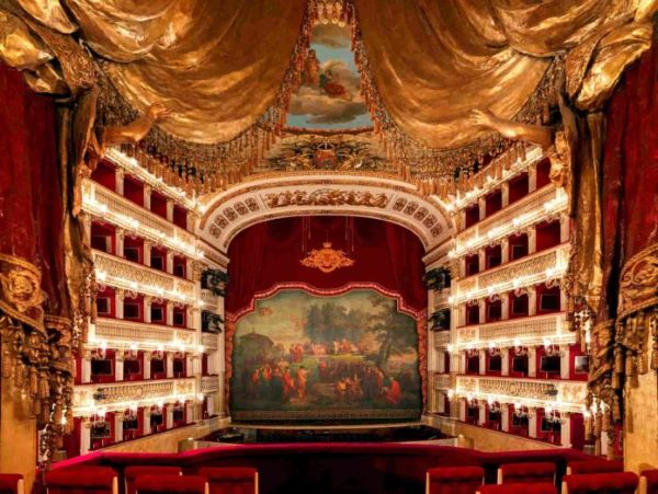 La cultura sui social: le lezioni online del Teatro San Carlo
