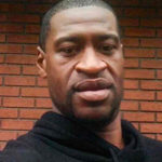 Razzismo, il video dell’arresto di George Floyd con tre poliziotti seduti sulla schiena