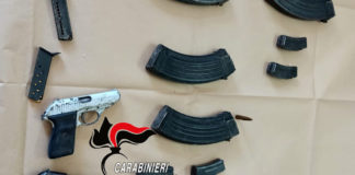 Parco Verde di Caivano, maxi sequestro di armi e droga in una casa