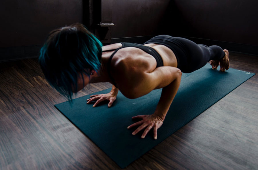 flessioni esercizi in palestra