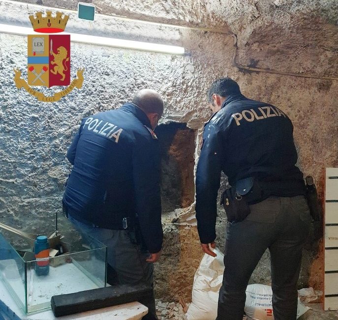 Napoli, Rione Sanità: Scoperto arsenale in un deposito. Arrestati due fratelli