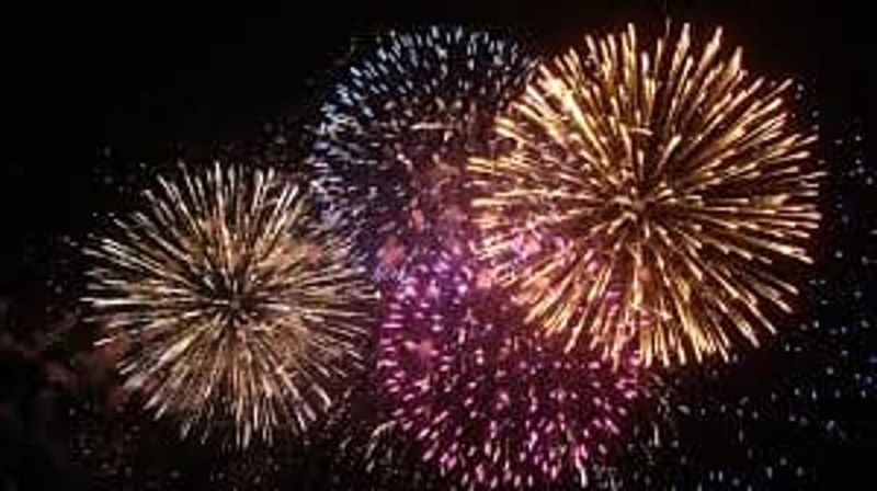 Quartieri Spagnoli, sorpreso mentre accendeva fuochi d’artificio: denunciato un 43enne