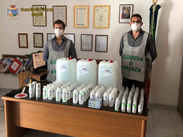 Ischia: Finanza sequestra 80 litri di gel disinfettante e 3600 mascherine