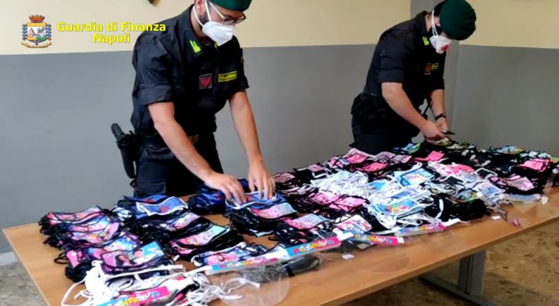 Poggioreale: sequestrati oltre 60mila capi d’abbigliamento contraffatti e 2600 mascherine