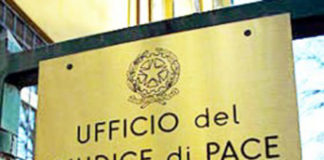 Incendio negli uffici del Giudice di Pace di Napoli