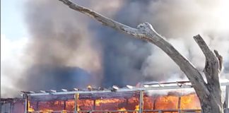 Incendio a Castel Volturno, completamente distrutto il Lido Verde