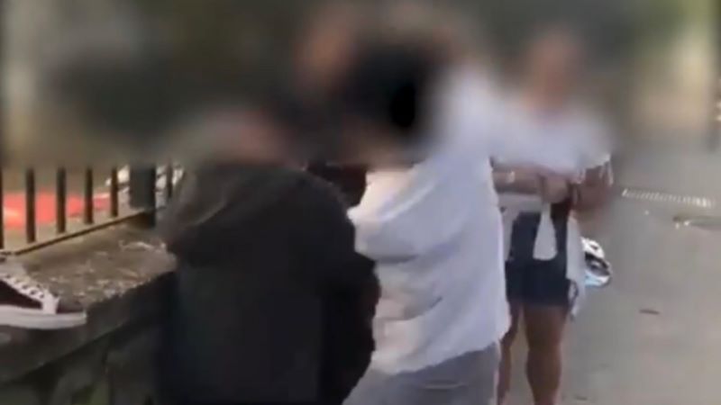 Napoli, caso di bullismo a Fuorigrotta: 11enne colpito con pugni e schiaffi (VIDEO)