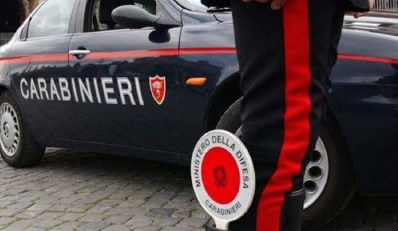 Villaricca, minaccia di darsi fuoco: lancia benzina contro un Carabiniere