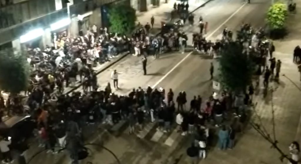 Assembramenti in piazza, multa di 400 euro per il sindaco Festa