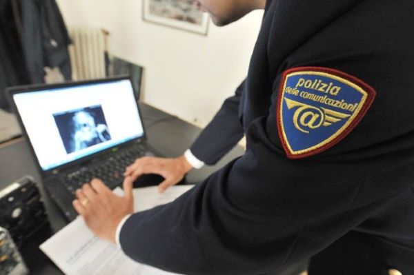 Salerno, possedeva e divulgava materiale pedopornografico: arrestato un 55enne