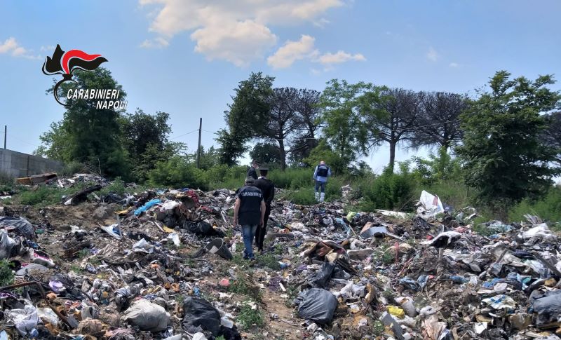 Giugliano: trovato sversamento di rifiuti nel vecchio campo rom