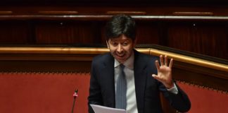 Covid, Speranza: "Il virus circola ma prevalgono i casi asintomatici"