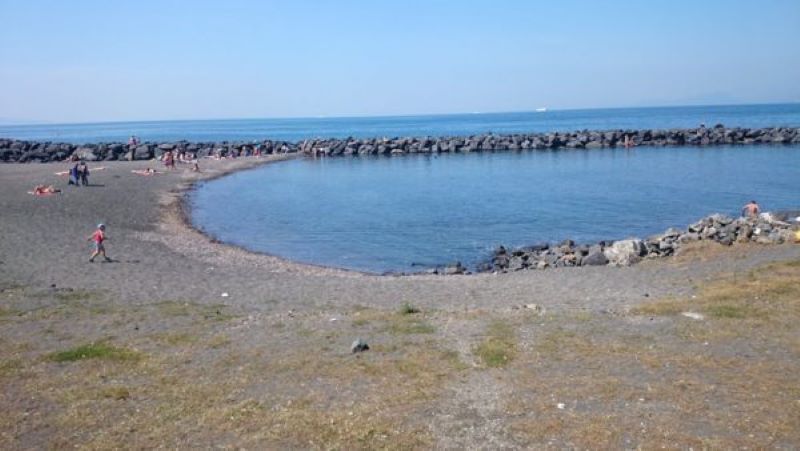 Fase 3 e il mare a Portici: prenotazioni per la spiaggia libera delle Mortelle