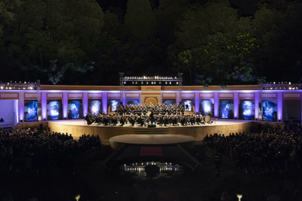 Teatro San Carlo: Tutti gli eventi della "Regione Lirica" in Piazza del Plebiscito. Date e orari