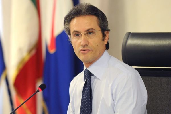 Elezioni regionali, Caldoro attacca De Luca: “In Campania rischio democratico”