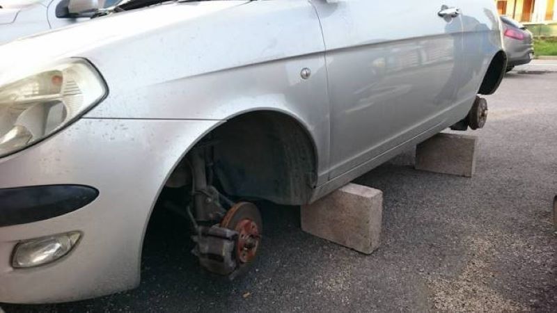 Posillipo: la Polizia ha arrestato due ladri di pneumatici