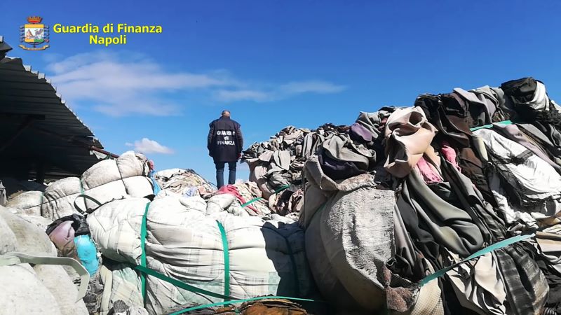 Traffico illecito di rifiuti nel Napoletano, ben 17 misure cautelari: I NOMI