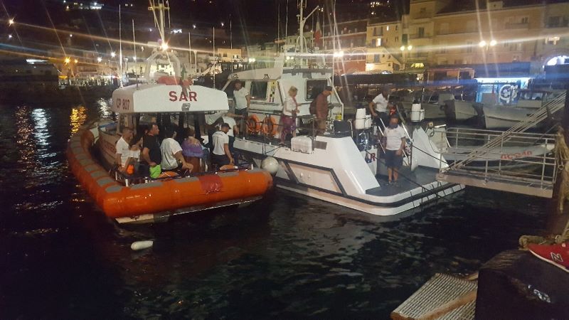 Capri, barca in avaria con 14 persone a bordo: salvati dalla Guardia Costiera