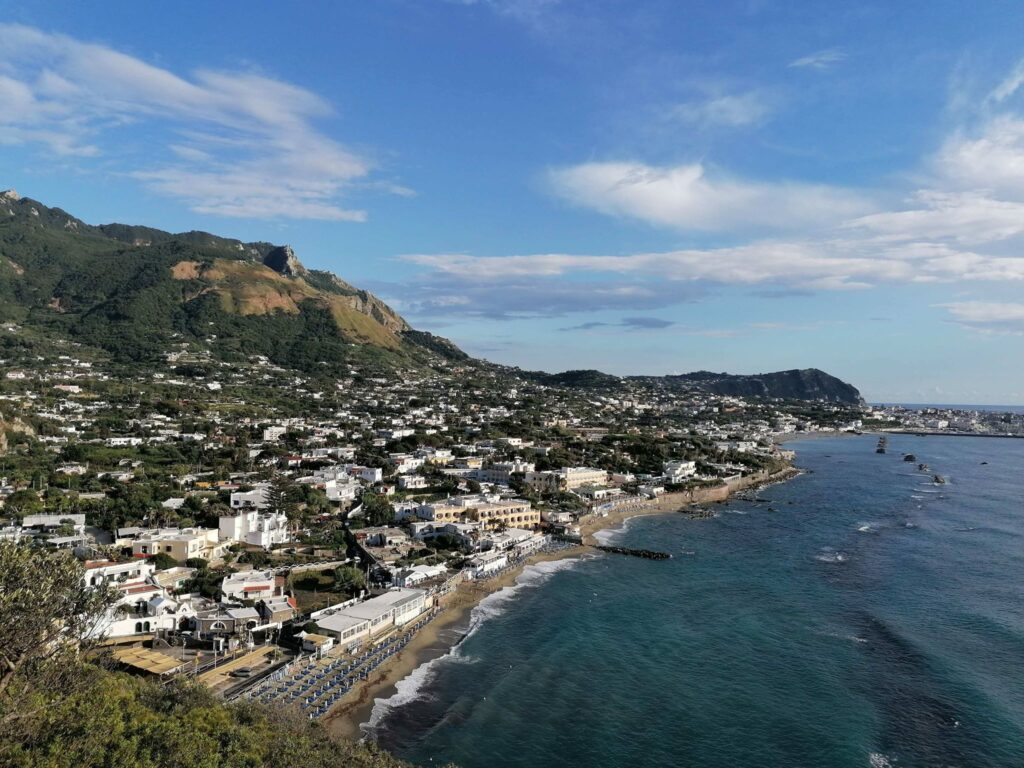 Ischia, dal Castello Aragonese alle Terme: ecco le attrattive più belle dell’isola verde