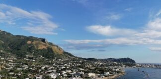 Ischia e Procida, il meteo non ferma i turisti: boom arrivi