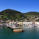 Ischia, traghetto urta banchina: ferito un passeggero