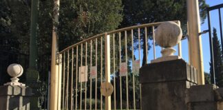 Covid in Campania, prorogate le chiusure di piazze e parchi